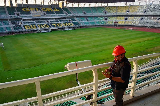 Telkomsel telah memastikan kesiapan jaringan untuk mendukung kelancaran dan kenyamanan konektivitas digital pengunjung U-17 World Cup 2023 yang berlangsung di Jakarta, Bandung, Surakarta, serta Surabaya. Kesiapan ini dibuktikan dengan penambahan 97 unit BTS 4G/LTE dan optimalisasi pada lebih dari 1.300 unit BTS 4G/LTE.