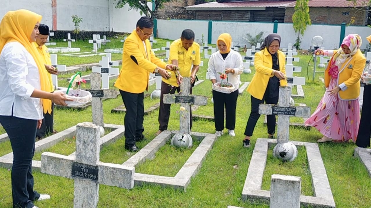 DPD Partai Golkar Sibolga Ziarah Ke TMP Sibolga