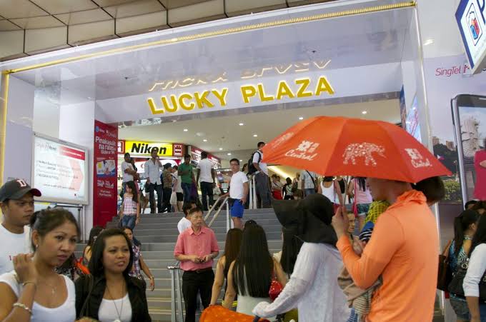 Lucky Plaza salah satu pusat perbelanjaan di Singapura. Foto/tripzilla