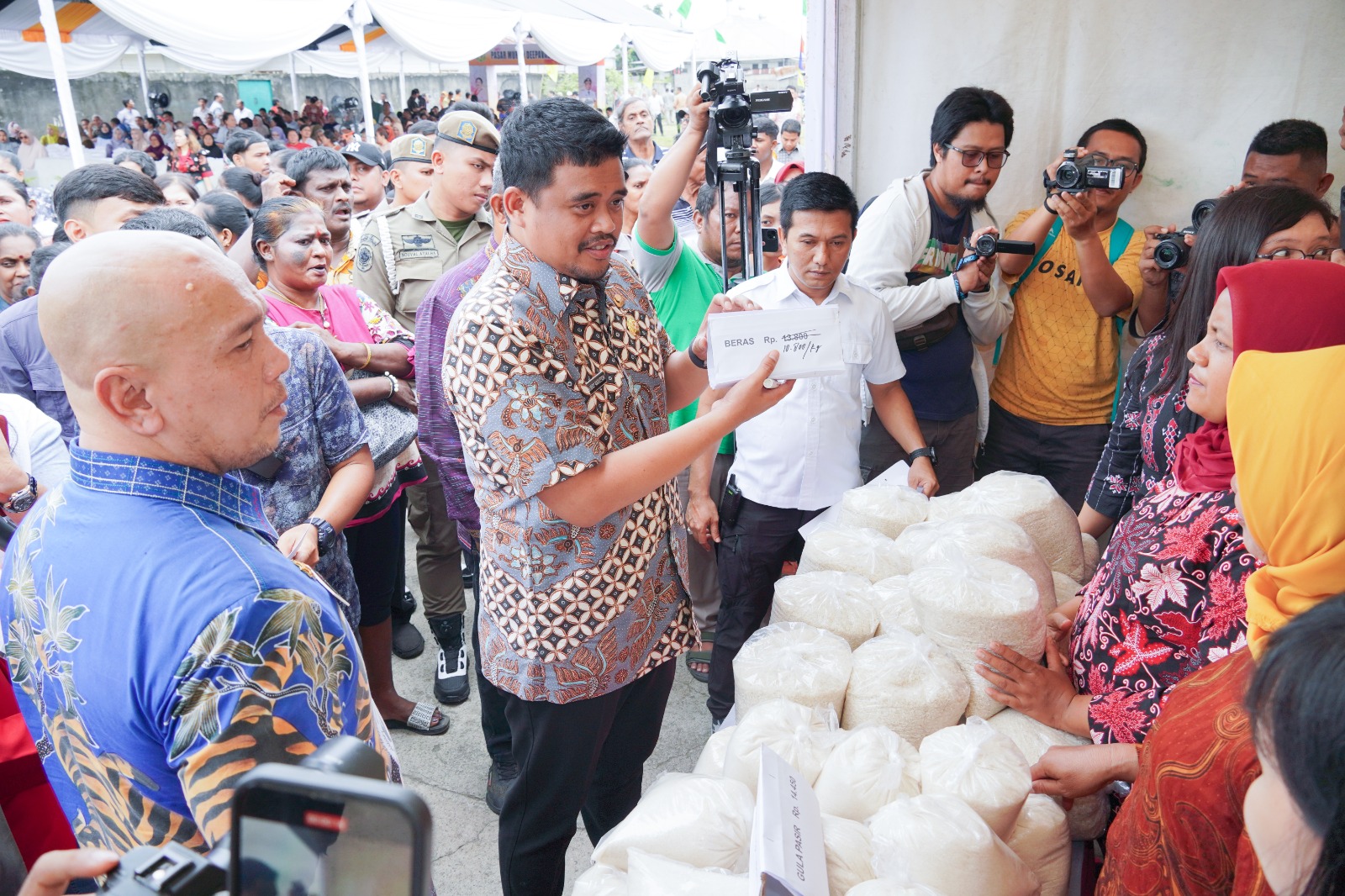 Bobby Nasution Buka Pasar Murah Deevapali Seminggu, Bantu Warga dan Jaga Stabilitas
