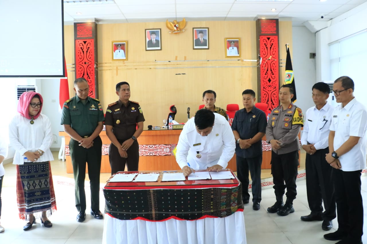 Pemkab Samosir, KPU dan Bawaslu Tandatangani Naskah Perjanjian Hibah