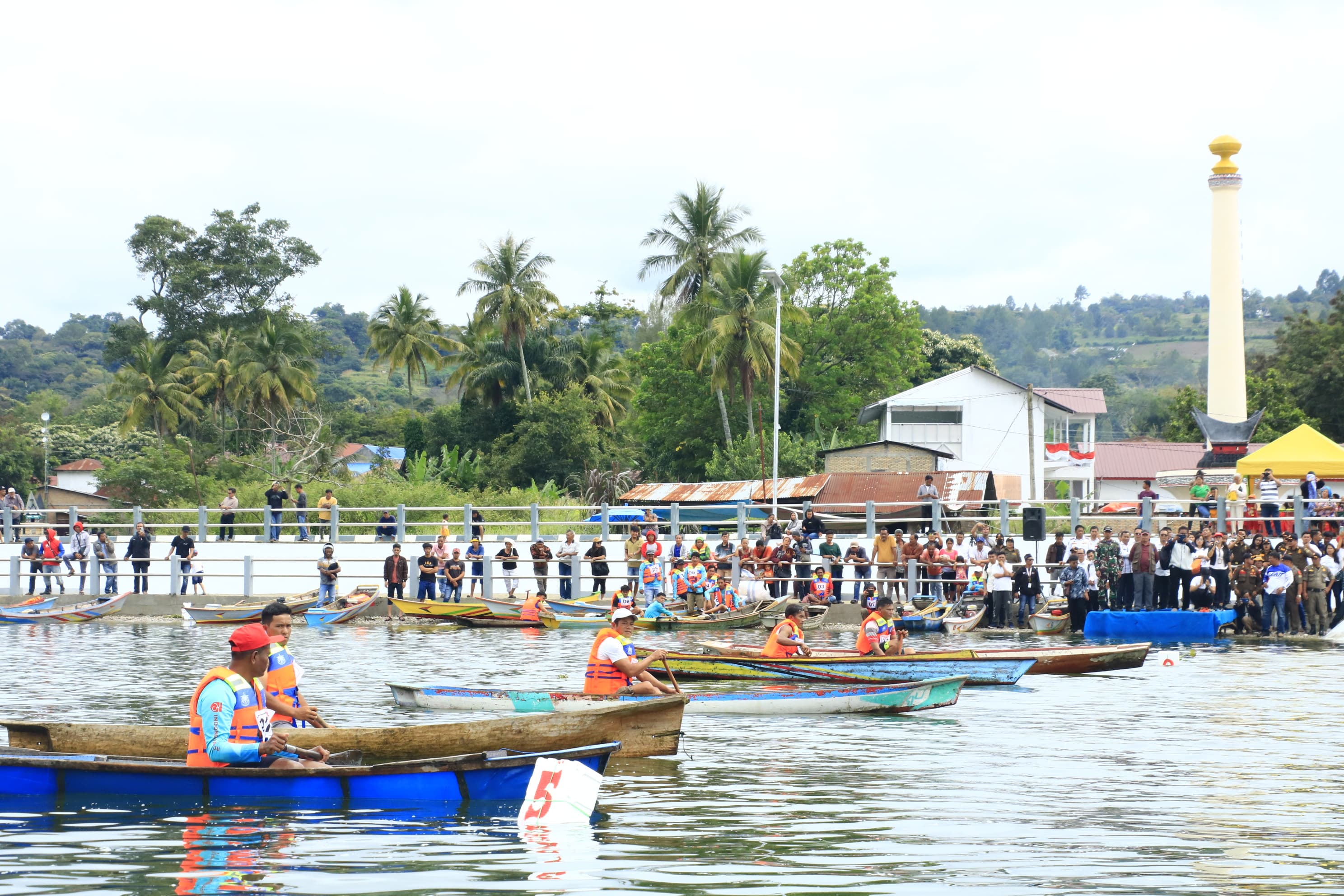Lomba Solu Bolon Tradisional Meriahkan Event Aquabike