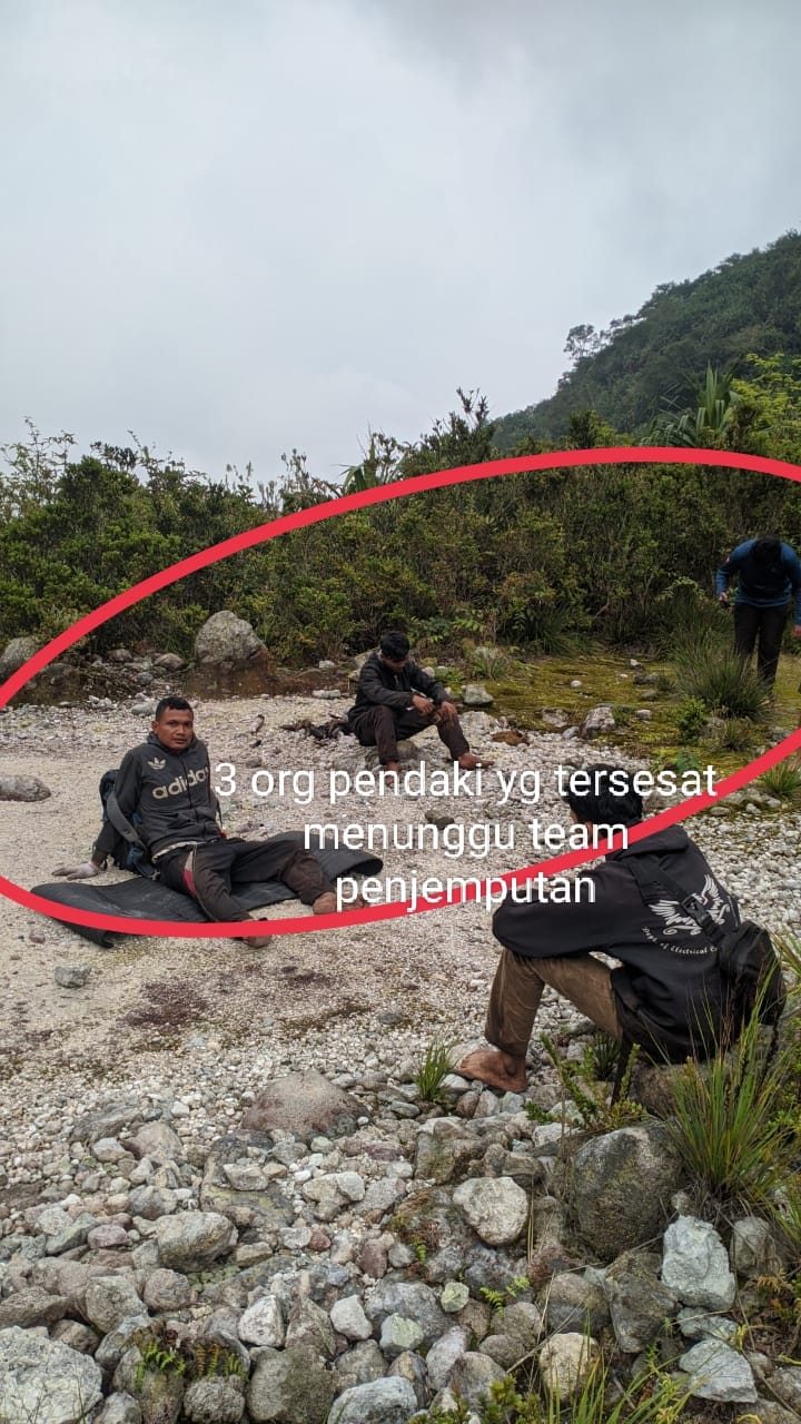 3 Pendaki Yang Tersesat di Kawasan Gunung Sibayak, Ditemukan Sedang Camping di Telaga Putri