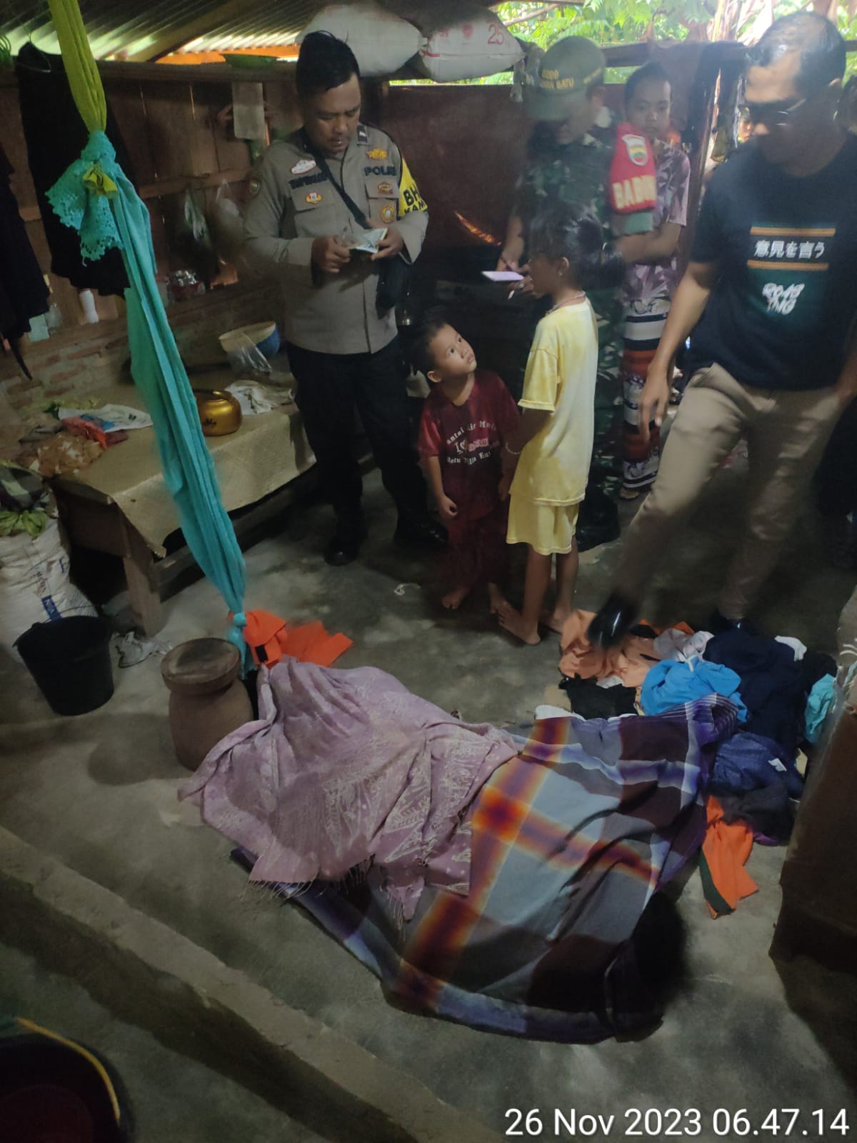 Diduga Masalah Ekonomi IRT Gantung Diri di Dapur
