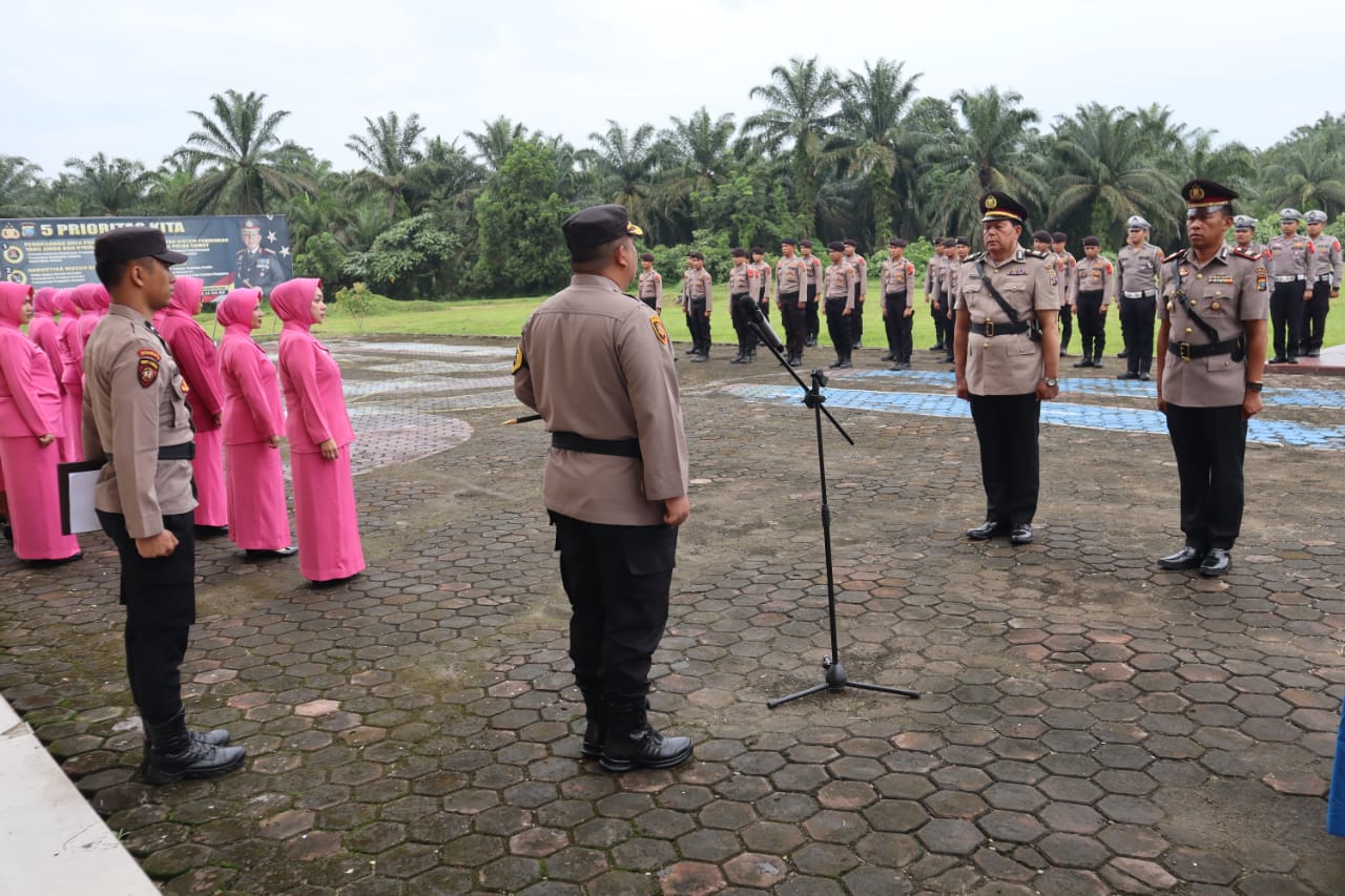 Kapolres Pimpin Upacara Sertijab Kapolsek Sosa Di Lapangan Apel Mako Polres Palas