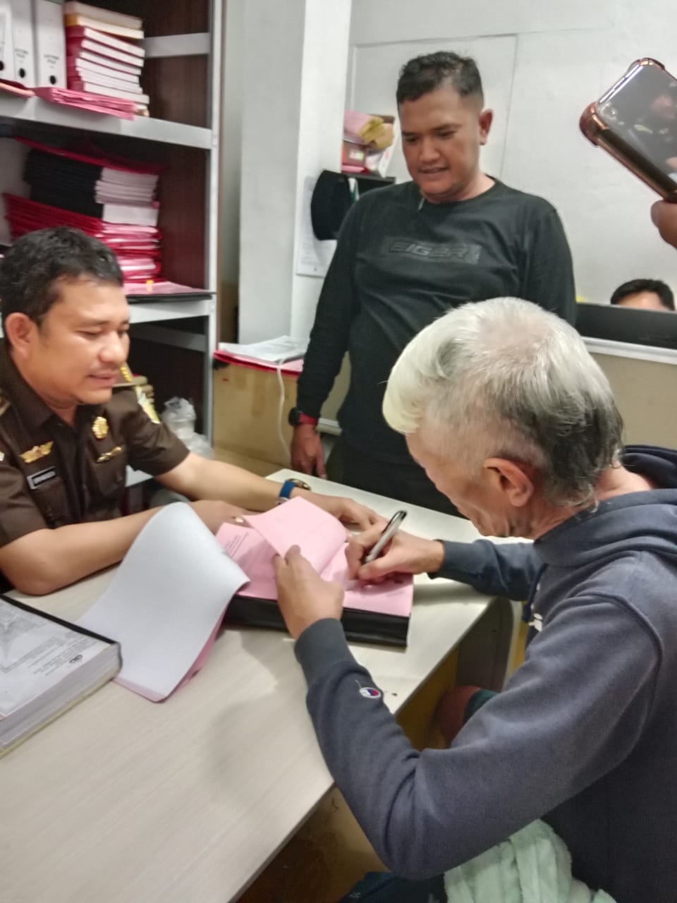 Tersangka Pencabulan Keponakan Diserahkan ke Jaksa