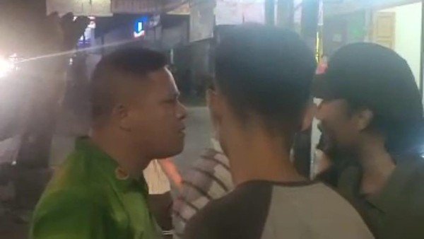 Beredar Di Medsos, Caleg PDIP Efin Romulo Naibaho Mengamuk dan Banting Toa Mahasiswa Unika saat Orasi