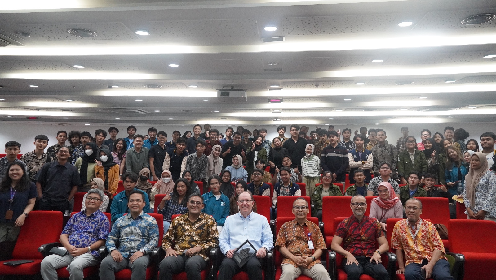 Pakar Energi Inggris Tekankan Sinergi Universitas & Industri Dalam Transisi Energi