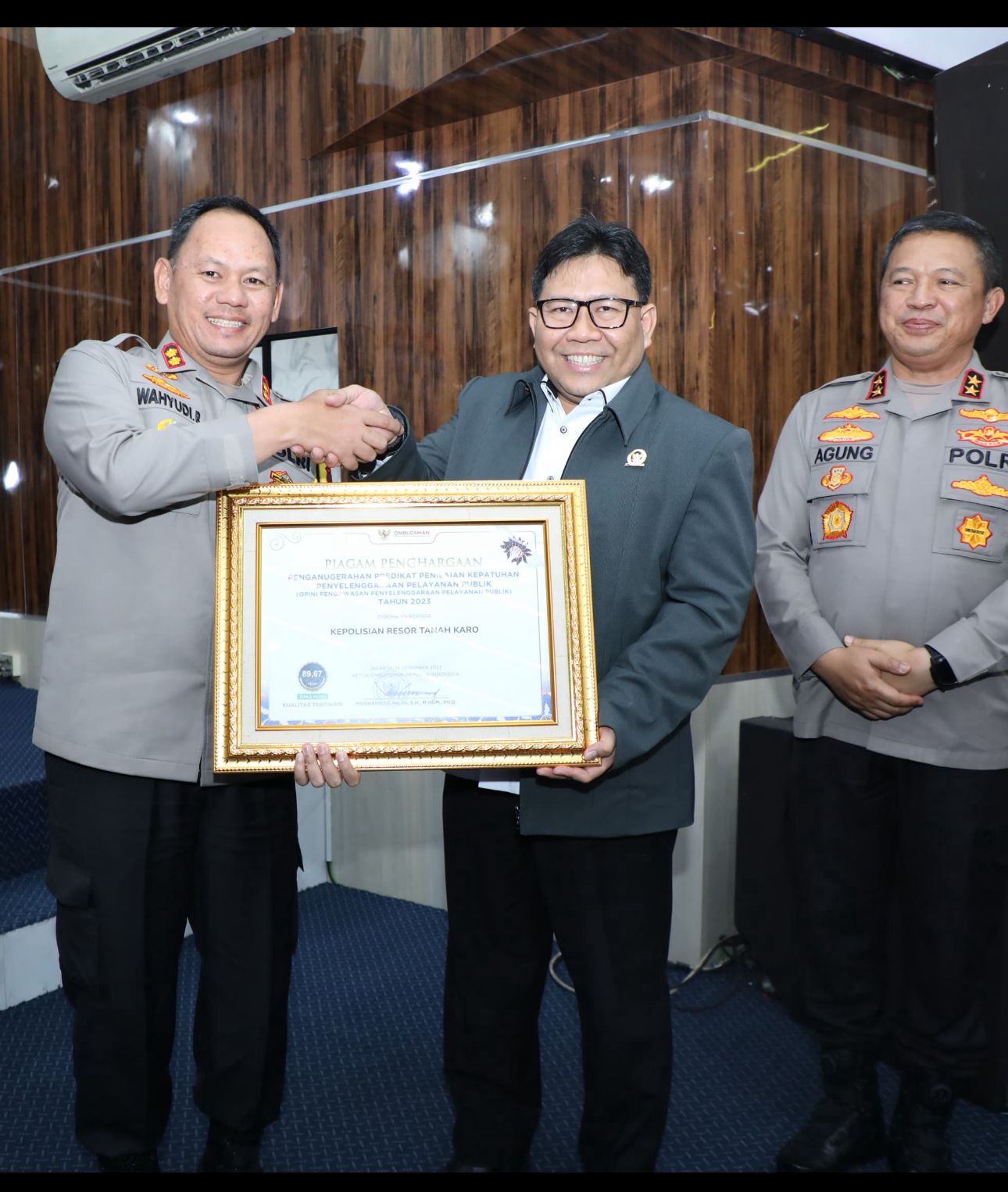 Kualitas Pelayanan Publik Tertinggi, Kapolres Tanah Karo Terima Penghargaan Dari Ombudsman RI
