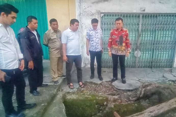 Hasyim Sahuti Keluhan Warga soal Akar Pohon Rusak Rumah di Jl Thamrin