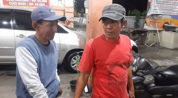 Dua Pria Paruh Baya Ditangkap Warga Curi Hp Pekerja DoorSmeer