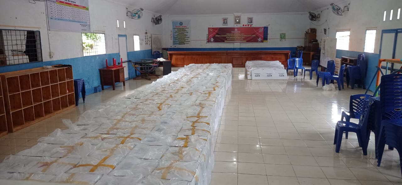 Desa Tanjung Anom Terima Logistik Pemilu, Muspika Melakukan Penjagaan
