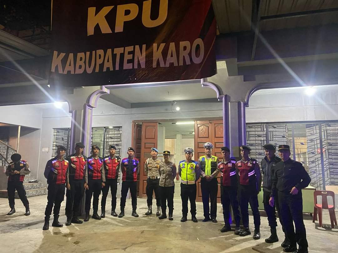 Sambangi Kantor PPK Kabanjahe, Personel Siaga Polres Tanah Karo Pastikan Kamtibmas Aman dan Kondusif