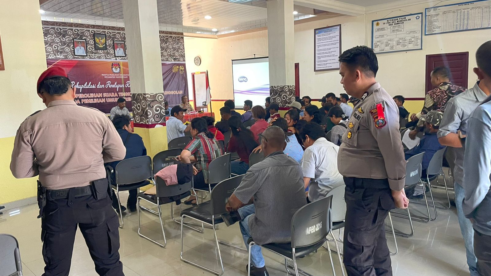 Polres Samosir Lakukan Pengamanan Hasil Penghitungan Suara Pemilu 2024 di Kecamatan/PPK