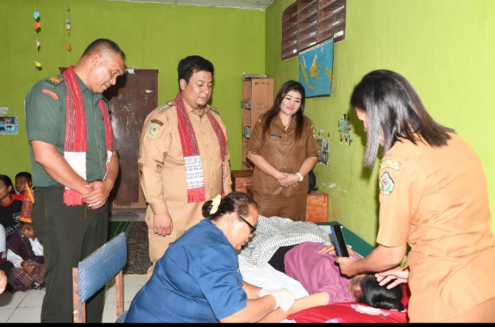 Berkantor di Desa Palipi, Bupati Samosir Ajak Masyarakat Gunakan Pupuk Organik