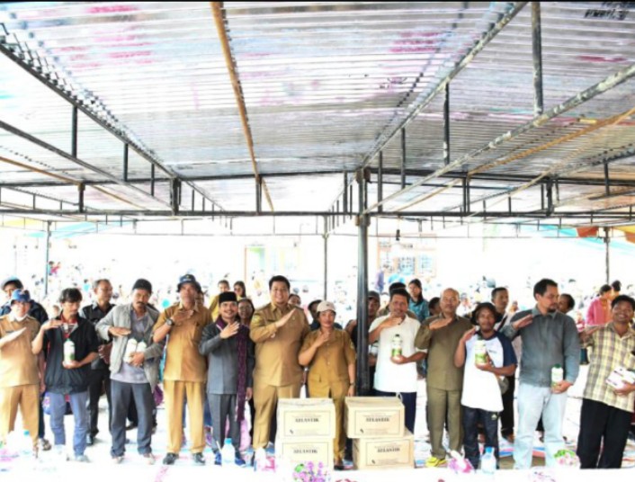 Perdana Tahun 2024 Bupati Samosir Lanjutkan Bunga Desa di Sigaol Marbun