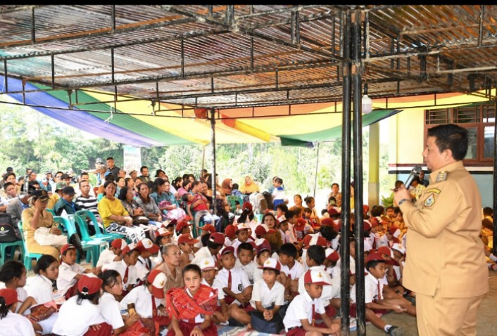 Bupati Vandiko T Gultom Lanjutkan Program Bunga Desa