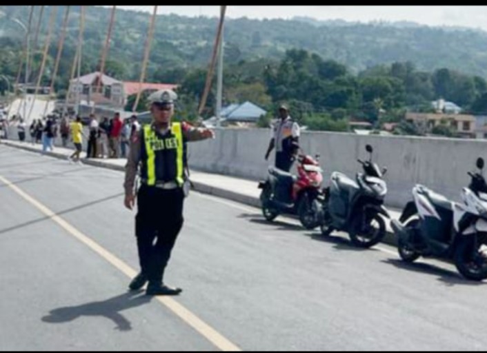 Polres Samosir Kolaborasi Dishub, Jaga Arus Lalu Lintas di Jembatan Tano Ponggol