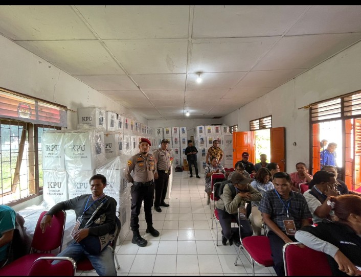 Polres Samosir Lakukan Pengamanan Hasil Penghitungan Suara Pemilu 2024 di Kecamatan/PPK