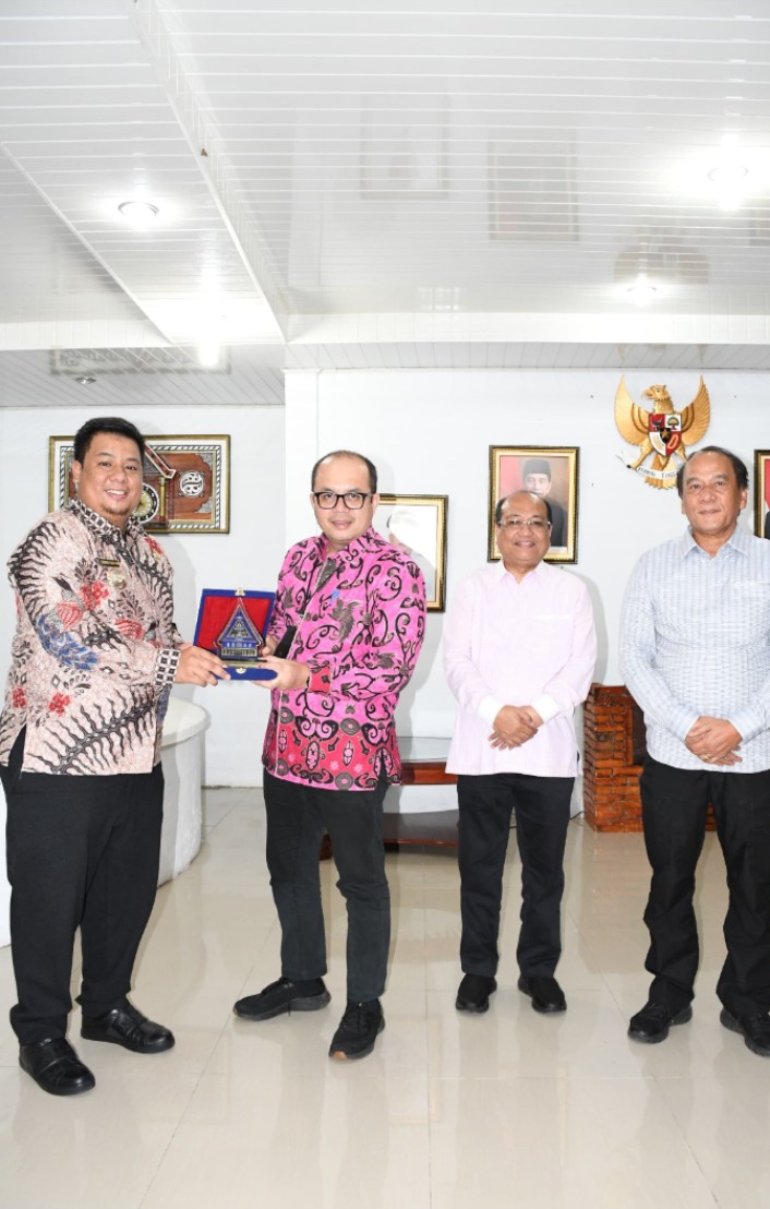 Bupati Samosir Jamu Dirjen Bina Keuda Kemendagri