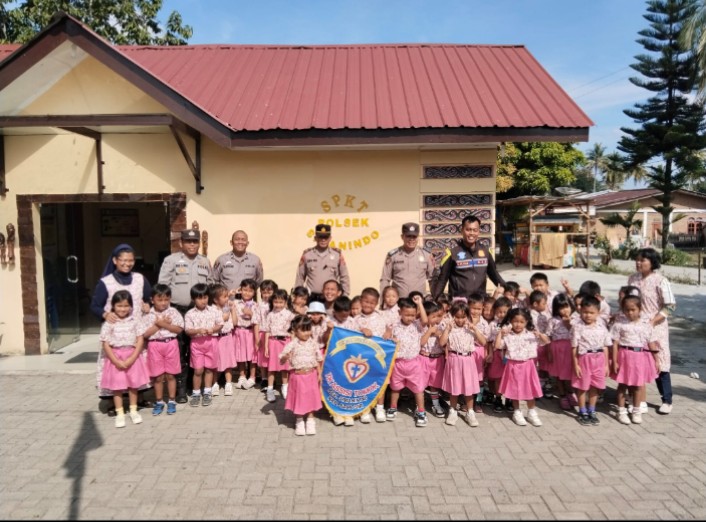 Polsek Simanindo Sambut Kunjungan dari TK ASSISI dari Tomok