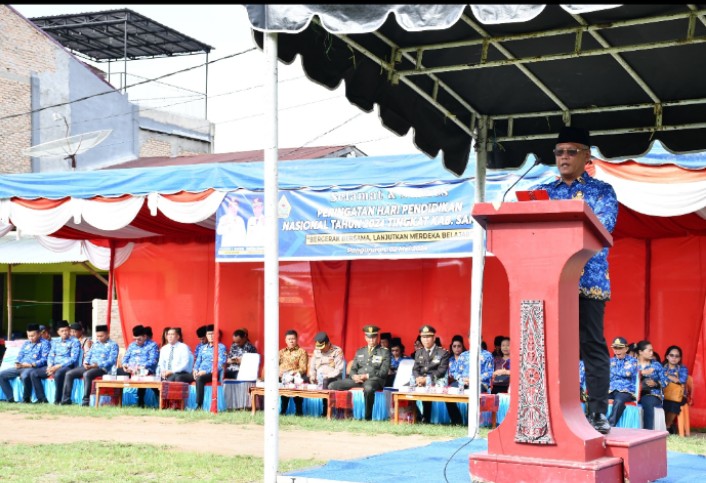 Pemkab Samosir Peringati Hardiknas dan Berikan Penghargaan ke Sekolah