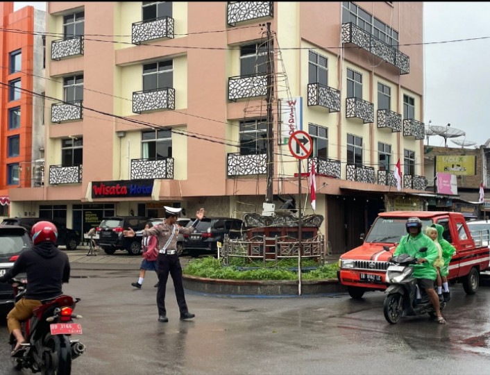 Polres Samosir Tinjau Pelaksanaan Pos Padat Pagi Demi Keselamatan Pelajar