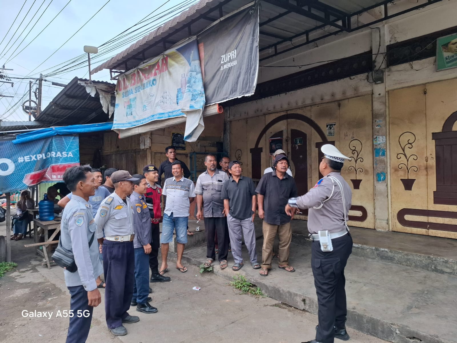 Personil Satlantas Polres Palas, Sosialisasi Ops Keselamatan 2025, Kepada Masyarakat di Pasar Sibuhuan