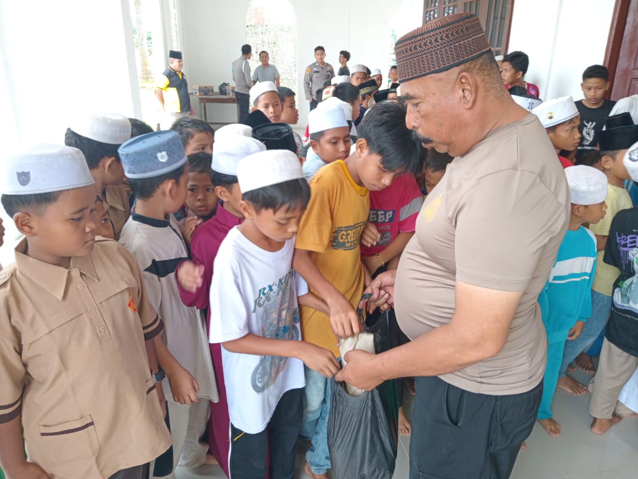 Polres Palas Laksanakan Jumat Curhat dan Jumat Berkah