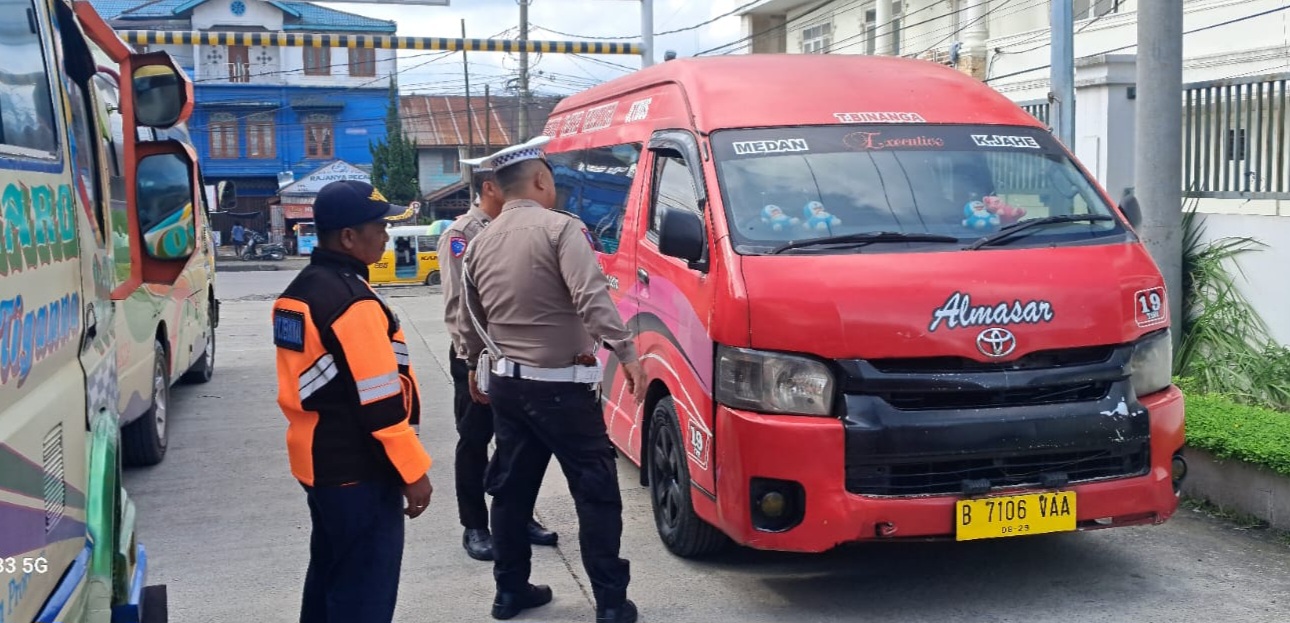 Sat Lantas Polres Tanah Karo Bersama Instansi Terkait, Gelar Ramp Check di Terminal Bus Kabanjahe