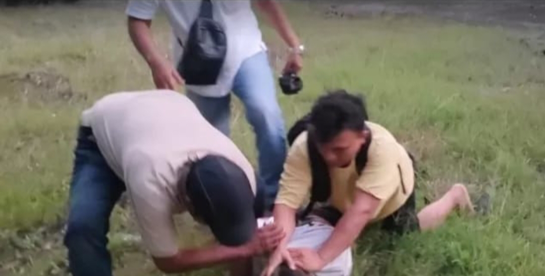 Gerebek Rumah BD Narkoba di Sei Rampah,Personel BNNP Sumut Dilempari Batu,1 Petugas Luka Dikepala dan 1 Unit Mobil Kaca Hancur