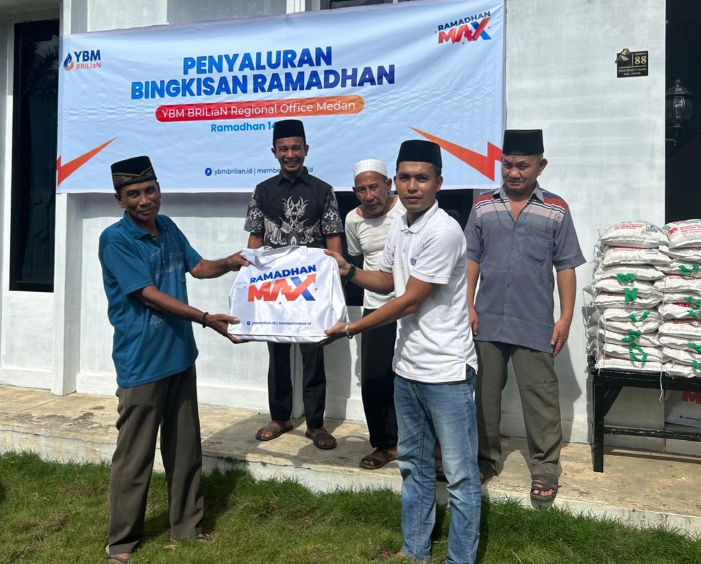 YBM BRI Panyabungan Salurkan Bingkisan Ramadhan di Desa Pasar V Natal