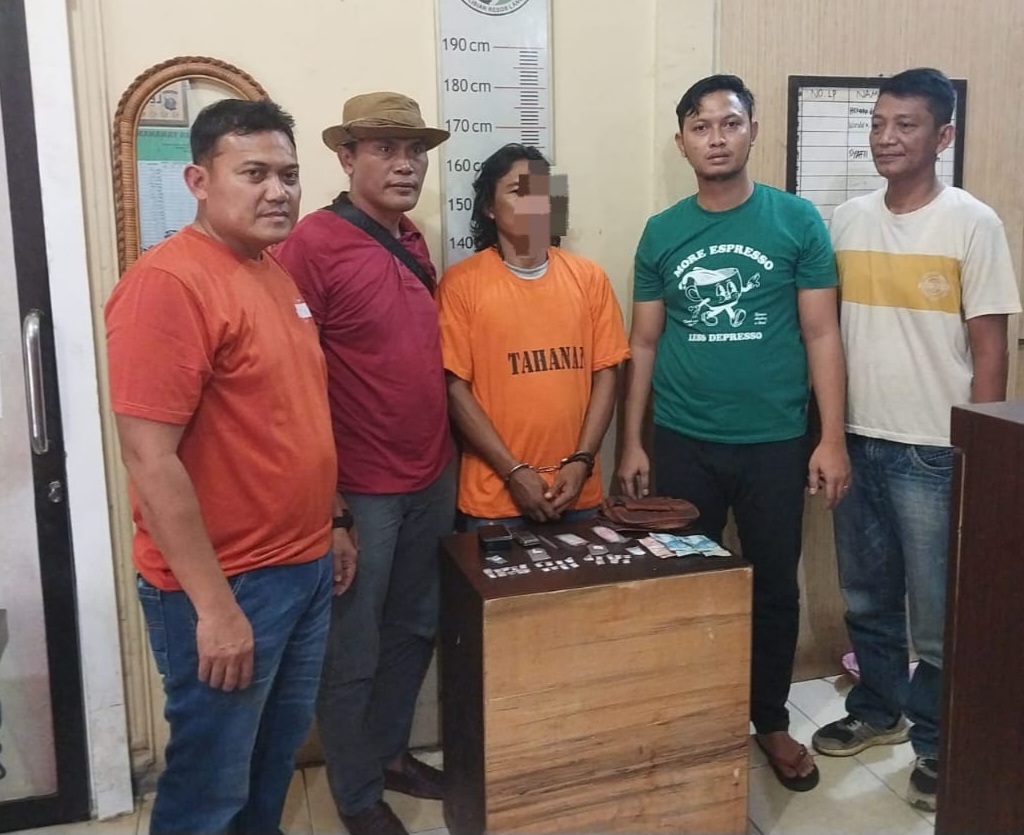 Reskrim Polsek Padang Tualang Grebek Rumah Terduga BD Sabu