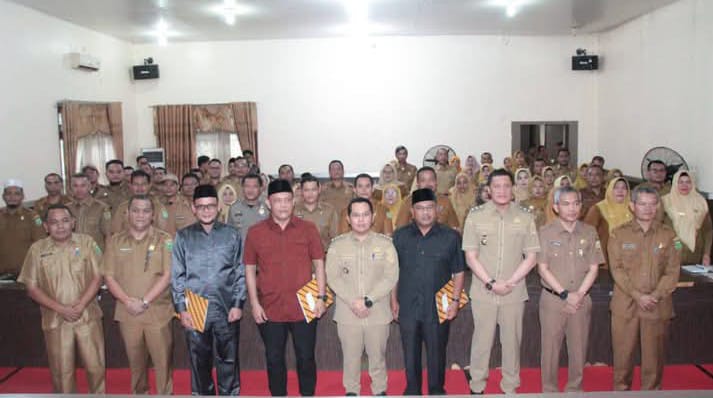 Bupati Palas Tandatangani PK Serentak 2025, Sekaligus penyerahan SK Tenaga Ahli di Lingkungan Pemkab Palas