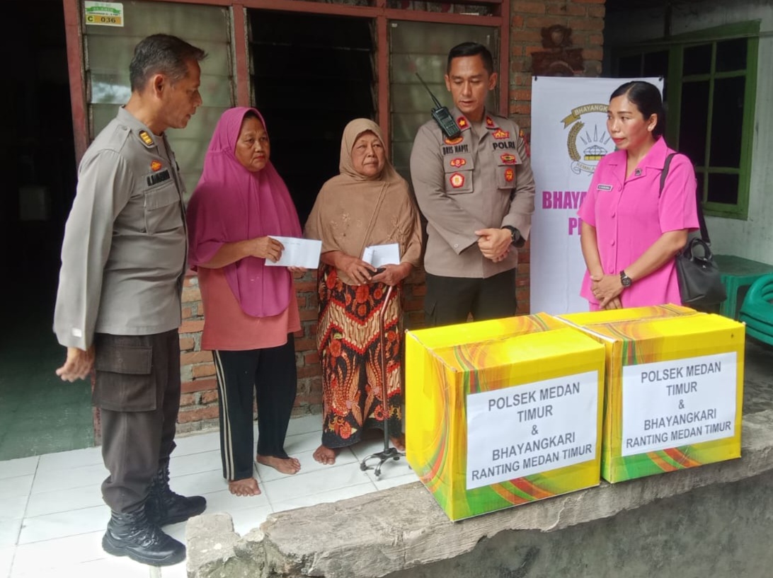 Polsek Medan Timur Berikan Sembako dan Santunan Kepada Warga Kurang Mampu