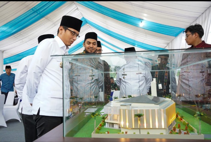 Safari Ramadan, Rico Waas Buka Puasa Bersama Masyarakat dan Iman Salat Magrib di Masjid Muwahiddin Medan Selayang