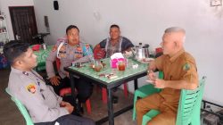 Bhabinkamtibmas Melaksanakan Patroli dan Tatap Muka dengan Warga Desa Binaannya