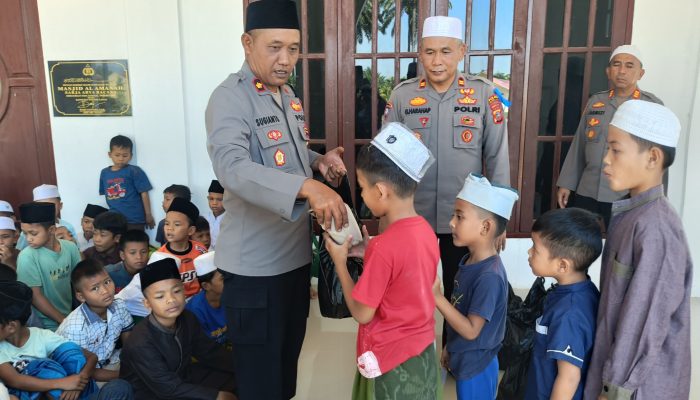 Polres Palas Gelar Jumat Curhat Sekaligus Jumat Berkah Bersama Masyarakat di Masjid Al-Amanah