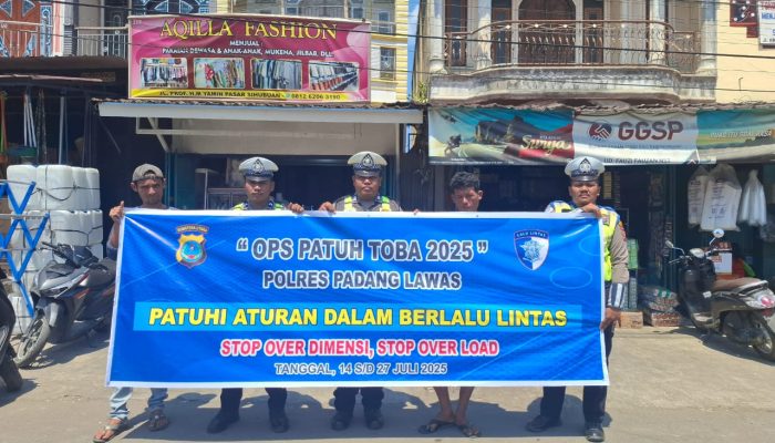 Datangi Pasar Sibuhuan, Satgas II Preemtif Ops Patuh Toba 2025 Ajak Masyarakat Tertib Berlalu Lintas