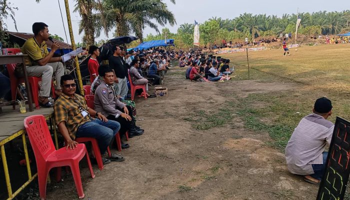 Bhabinkamtibmas Polsek Barumun Laksanakan PAM Turnamen Sepak Bola “Naben Cup II 2025”