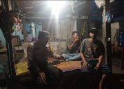 Bhabinkamtibmas Polsek P.Berandan Cek Poskamling Ajak Warga Aktif Jaga Lingkungan
