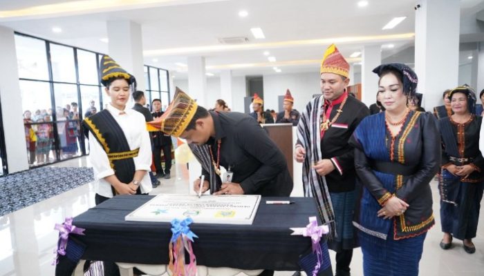 Dimomen Hari Jadi Kab.Pakpak Bharat Ke-22,Gubsu Resmikan Gedung Petpustakaan Daerah 