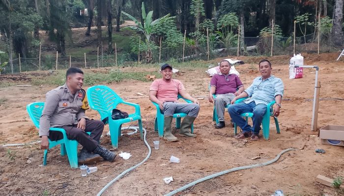 Bhabinkamtibmas Polsek Sosa Polres Palas Sambang Ke Desa Binaannya