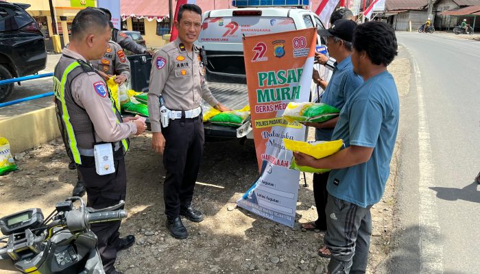 Masyarakat Menyambut Bahagia, Pasar Murah Yang Digelar Polres Palas bersama Bulog