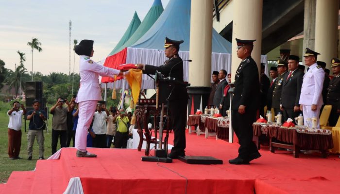 Kapolres Palas Jadi Irup Penurunan Bendera Merah Putih HUT RI Ke-80