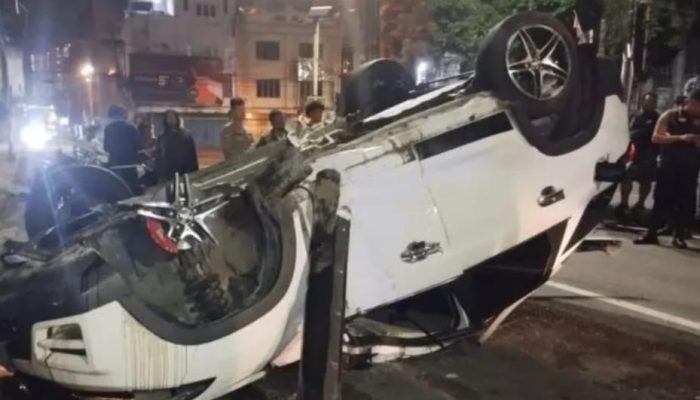 Mobil Mercedes Benz ‘Terbang’ di Jalan SM Raja Medan