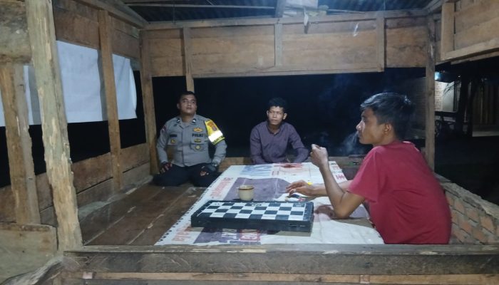 Bhabinkamtibmas Polsek Sosa Cek Poskamling di Desa Harang Jae