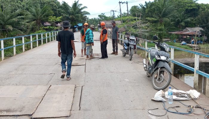 Pemkab Deli Serdang Lakukan Pemeliharaan Jembatan Rantau Panjang,Kadis SDABMBK: Tahun Depan Direhab Total
