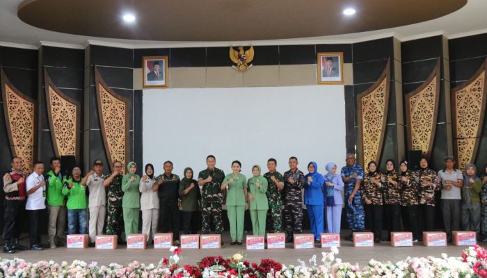 Dalam Rangka HUT Ke-80 TNI Pangdam XX/TIB Pimpin Pelaksanaan Bakti Sosial dan Kesehatan