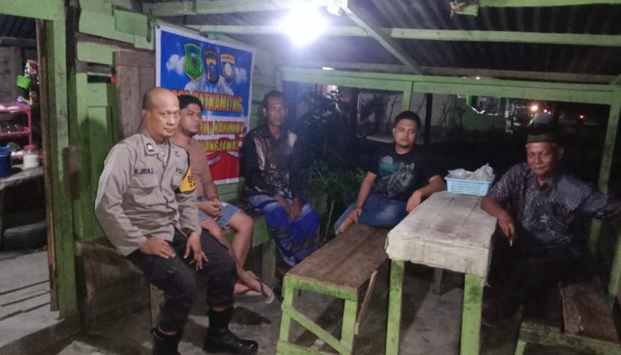 Demi Menciptakan Situasi yang Kondusif, Bhabinkamtibmas Polsek Barumun Sambang Cek Sat Kamling